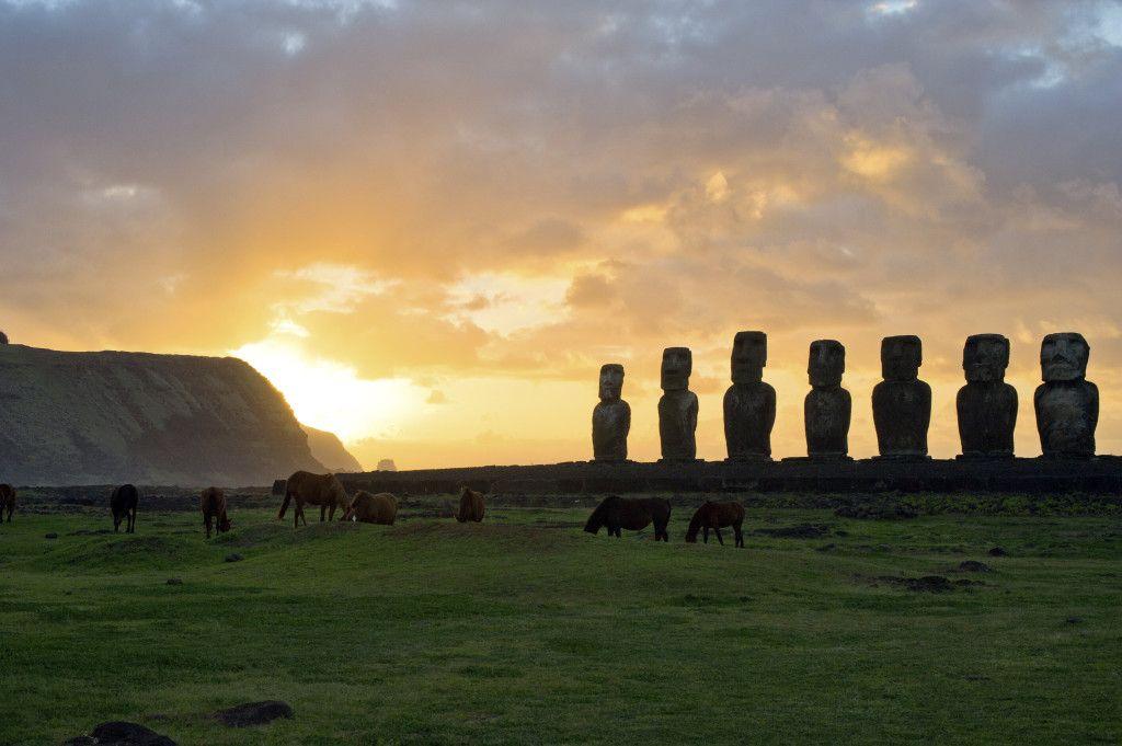 Moais da ilha de Páscoa. Foto: Getty Images