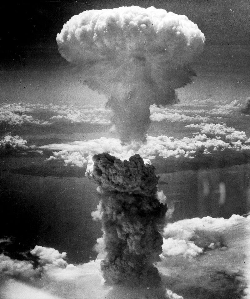 A nuvem de cogumelo formada pela bomba atômica de Nagasaki, no Japão, em 9 de agosto de 1945, subiu cerca de 18 km acima do hipocentro da explosão. Imagem: Wikimedia Commons