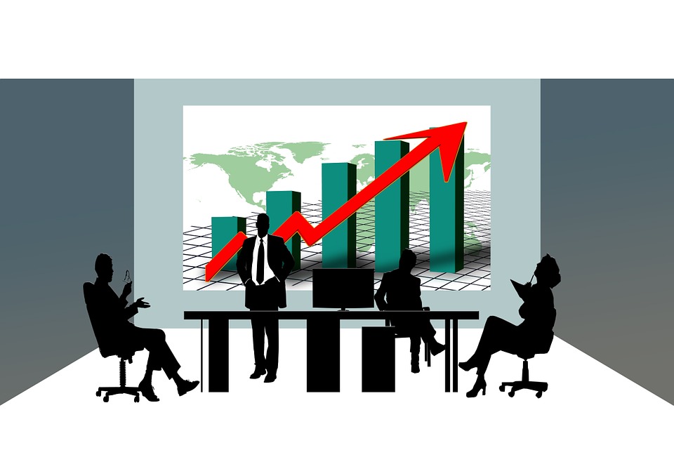 Economia Planificada características e experiências [resumo]
